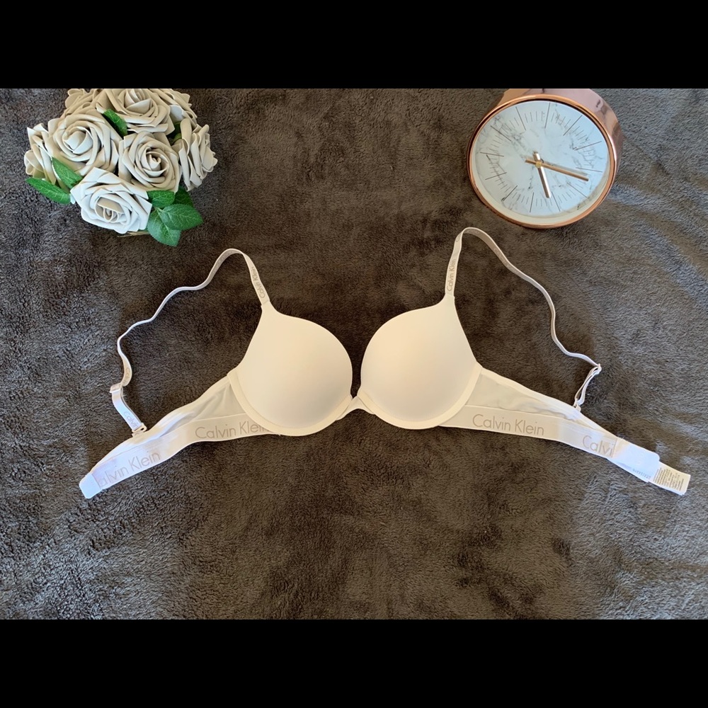 NWOT Calvin Klein demi bra 🤍